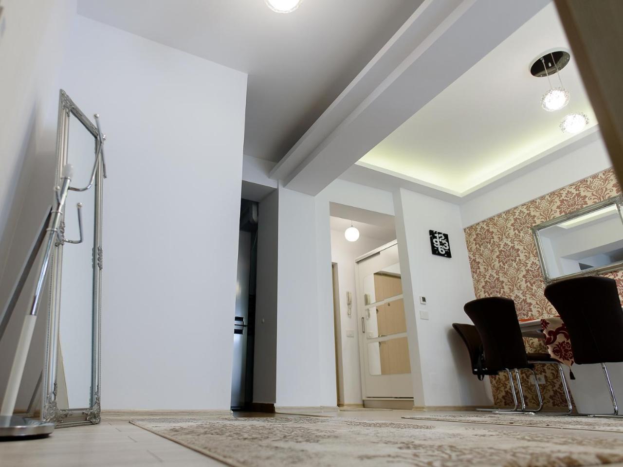 Carla'S Apartment, Airport & Train Station Shuttle ยาช ภายนอก รูปภาพ